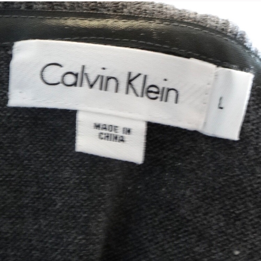 Calvin Klein - Picture 3 of 4